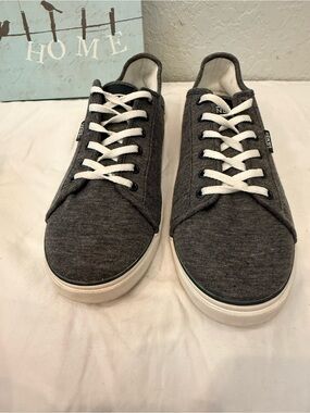 Vans Winston low-top sneakers in a textured heather dark gray heather gray :)